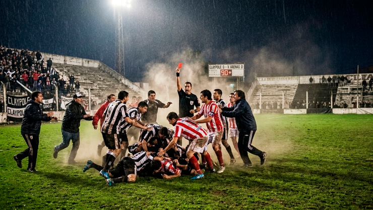 36 tarjetas rojas en un solo partido: la insólita historia que marcó al fútbol argentino