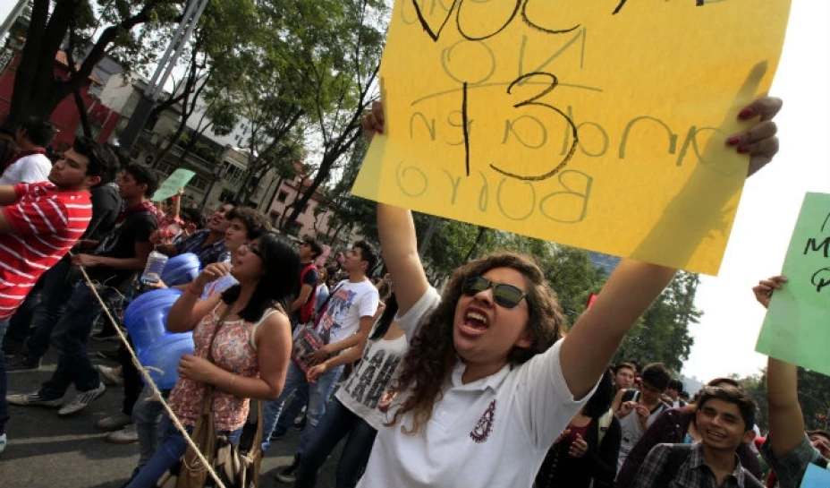 Los estudiantes presentaron sus propuestas a los funcionarios de gobierno federal, quienes posteriormente dieron respuesta a las demandas