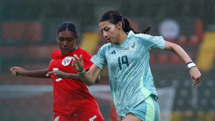 Montse Saldívar con México Femenil