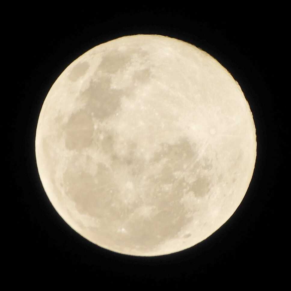 Super Luna de Esturión