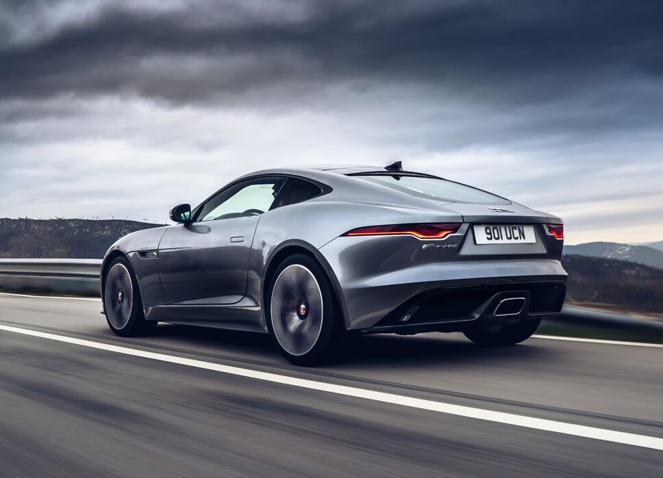 jaguar F-Type negro.jpg