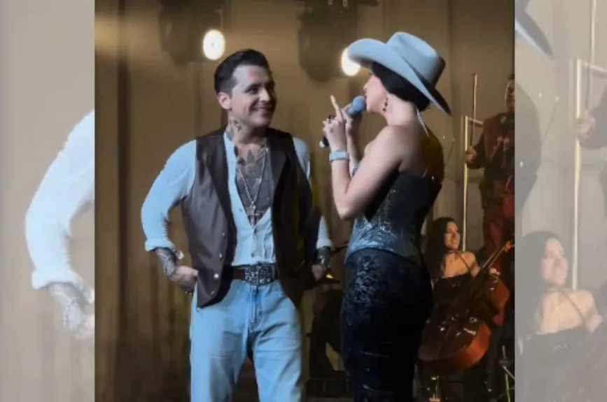 Ángela y Nodal beso (8).jpg