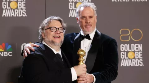 Guillermo del Toro gana Globo de Oro por pinocho