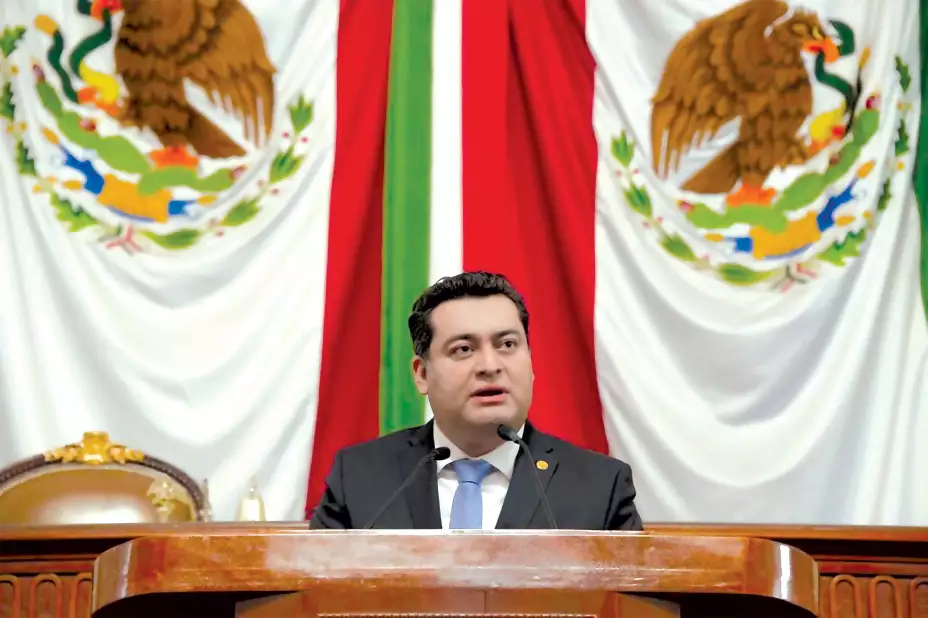 ESCALERA-DIEGO-GARRIDO-LEZ--Congreso-de-la-Ciuda-de-Mxico (1).jpg