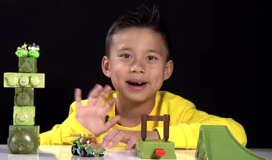 Con reseñas juguetes y videojuegos, un niño gana poco más de 1 millón de dólares al año mediante su canal de YouTube