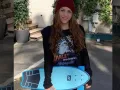 Shakira patineta.jpg