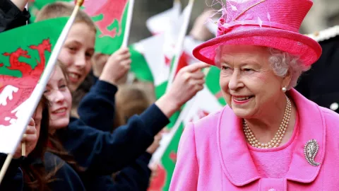 reina-isabel-actos-oficiales-descansar