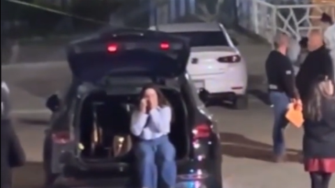 Captan las reacciones de Brianda Sánchez al acudir al lugar del homicidio de Gail Castro.