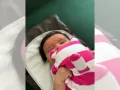 Inti con un peluche, hija de Nodal y Cazzu.jpg