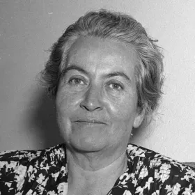 Gabriela Mistral Frase célebre de la poeta chilena sobre la vida, justicia y el servicio.jpg