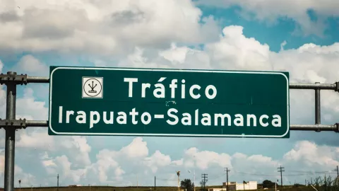 ¡TRÁFICO DETENIDO en dos puntos específicos! ¿Dónde Así la carga vehicular sobre la carretera Irapuato-Salamanca hoy martes 10 de febrero.jpg