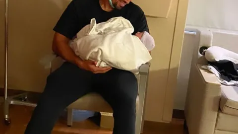 Pato es un papá feliz.