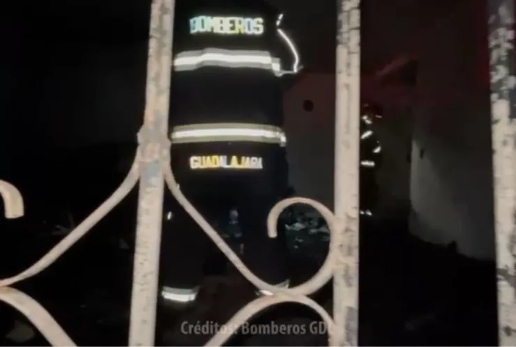 Incendio en la colonia Lagos de Oriente desata intensa movilización de bomberos