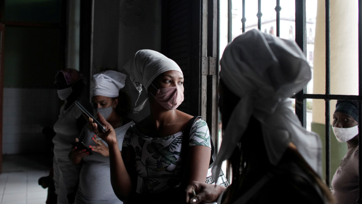Cuba endurece medidas para frenar ola de contagios de la Covid-19. 