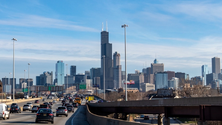 Autos ingresando a la ciudad de Chicago, Illinois
