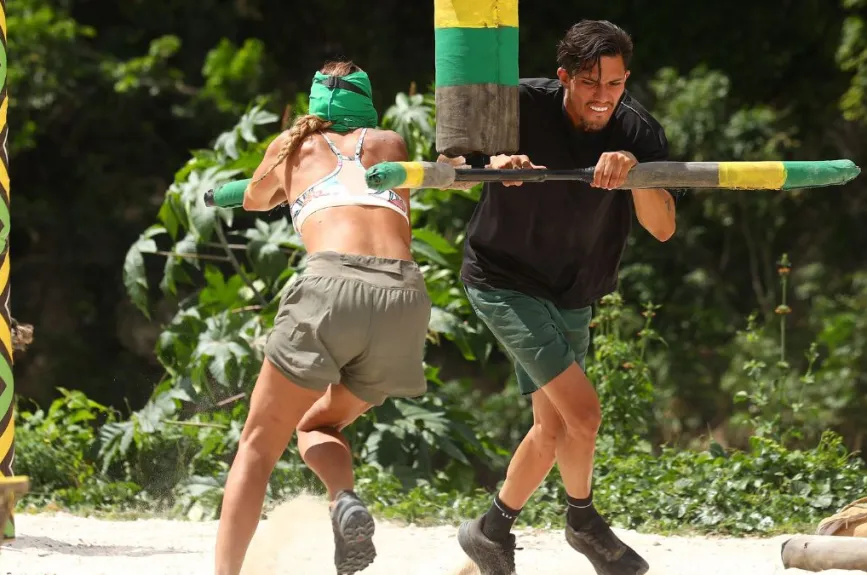 Osky e Itzel se enfrentan.