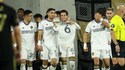 Riqui Puig celebra gol del Galaxy