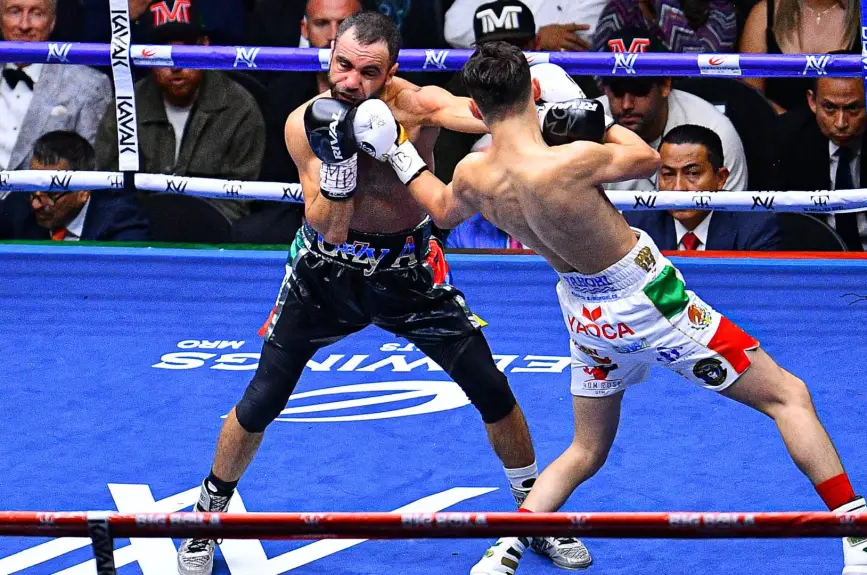 David Picasso conectando un uppercut al pugilista armenio