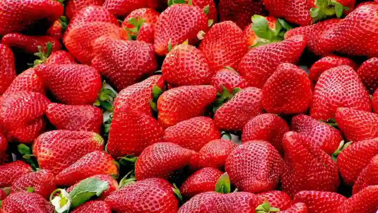 no-debes-quitarle-tallo-fresas-antes-lavarlas.jpg