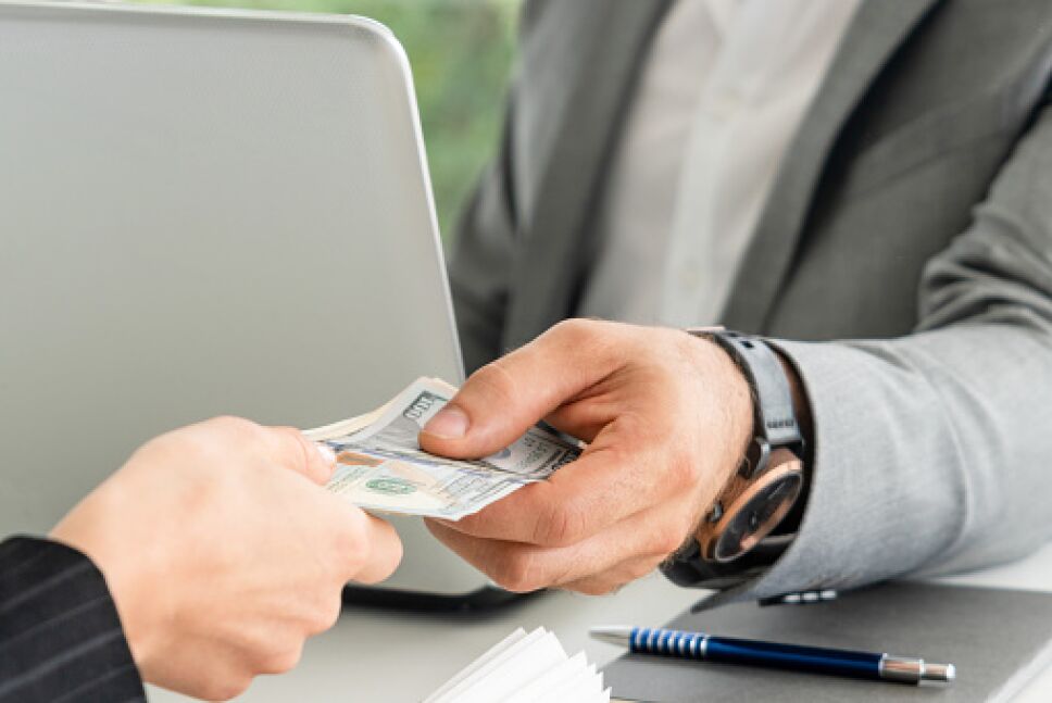 Le depositan 12 millones de pesos por error y los devuelve