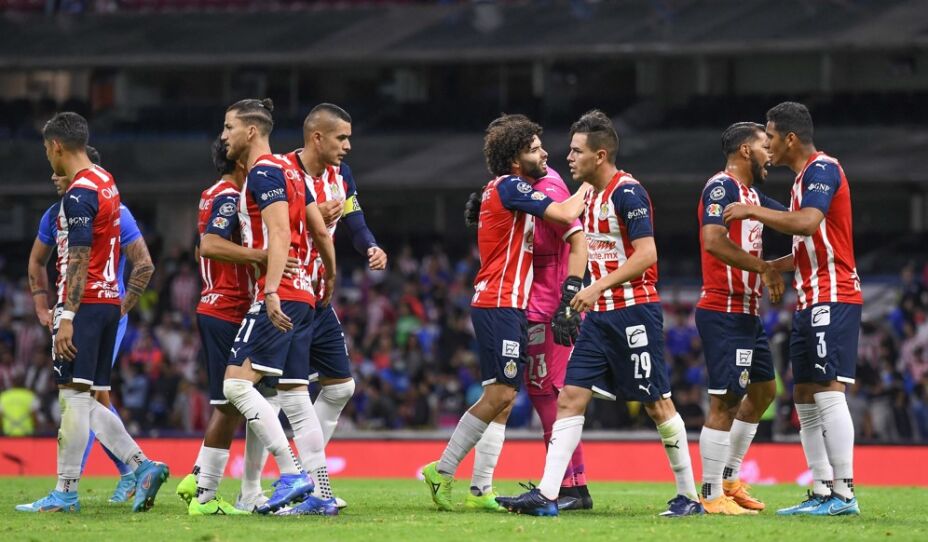César Huerta salida Chivas fichaje Pumas Necaxa Mazatlán.