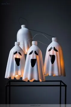3 ideas de fantasmas con botellas de plástico para Halloween