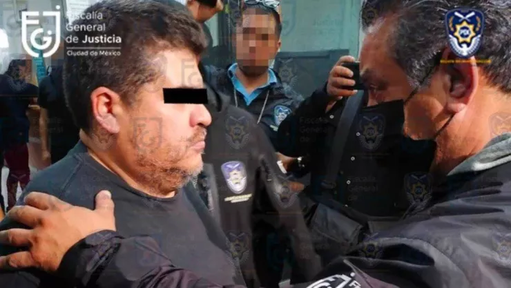 Carlo N frente a autoridades de la Policía de Investigación