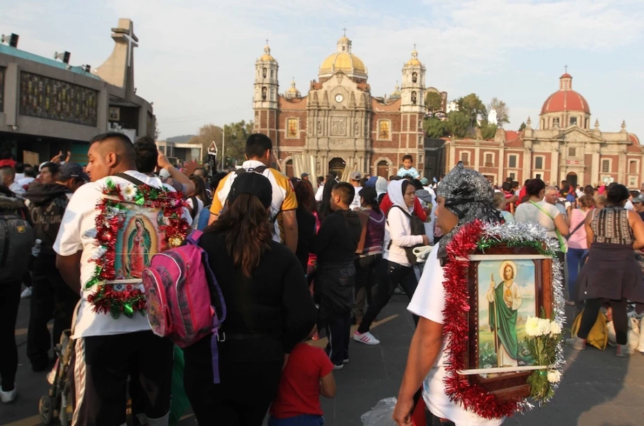 Peregrinos llegan a la Villa