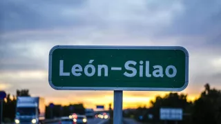 ¡A vuelta de rueda! Así está el tráfico en la carretera León-Silao la tarde noche de hoy 12 de noviembre.jpg