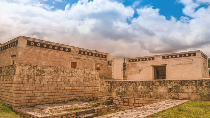 Lo primero que llama la atención de este Pueblo Mágico de Oaxaca es su exconvento dominical.