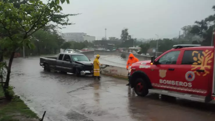 auto inundado.jpg