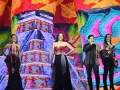 Juntos, interpretaron un cautivador popurrí de música mexicana que resonó profundamente en el corazón de todos los presentes.
La energía en el auditorio fue palpable, con críticos y público manifestando su entusiasmo por la actuación