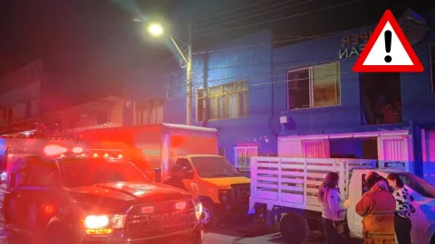 FOTOS: Así fue como un incendio arrasó parcialmente con un negocio de limpieza en la colonia México, Aguascalientes 