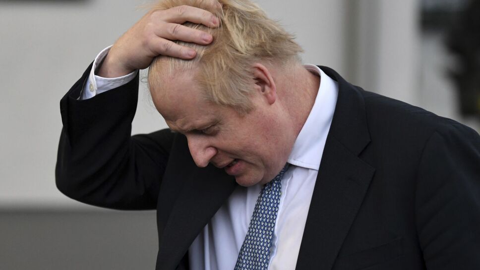 Hombres biológicos no deben competir contra mujeres Boris Johnson