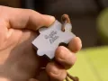 La manera en que Ji Hoo cuidaba a su abuelo no solo mostraba su responsabilidad, sino también un lado vulnerable y humano que lo hacía más cercano y comprensible, recordándonos que detrás del joven exitoso había un corazón que latía con profunda sensibilidad.