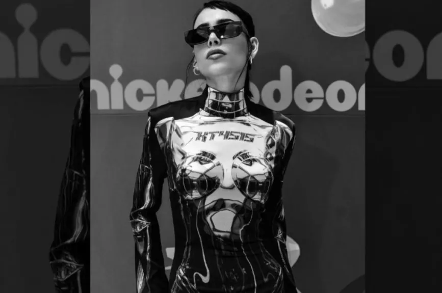 Danna Paola en blanco y negro.jpg