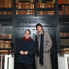 Guillermo del Toro y Jacon Elordi
