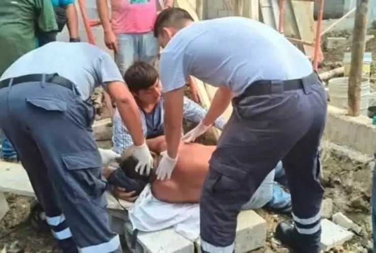 Albañil muere tras caer de 3 metros de altura en Bacalar.jpg