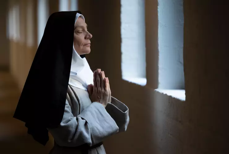 ¿Por qué no hay papas mujeres?