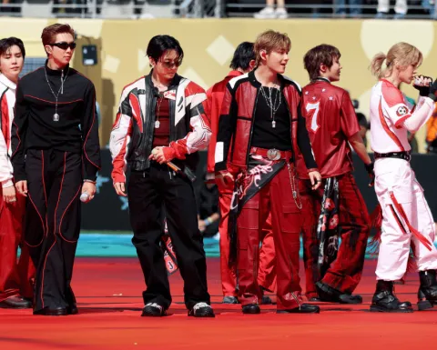 POLÉMICA con BTS después del Medio Tiempo del Mundial 2026, usuarios los acusan de colgarse de la fama de Argentina.png