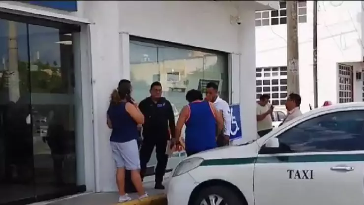Roban a cuentahabiente al salir del banco en Cancún; le quitaron 100 mil pesos