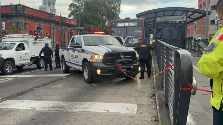 Mujer muere atropellada por Metrobús CDMX en la estación Balderas; hay cortes viales
