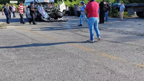 Fuerte choque en la Tecoh-Mérida provocó graves lesiones en varias personas