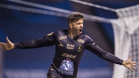 León celebra el gol