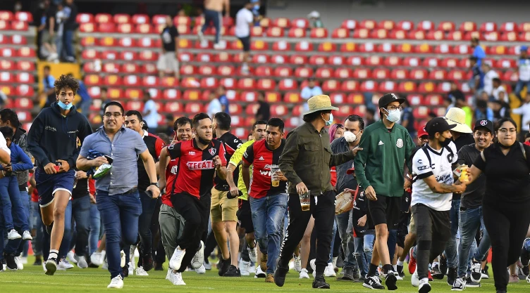 Pelea Gallos Blancos Atlas jornada 9 Liga MX