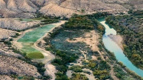 una vista panorámica del destino natural en la Estrella Solitaria