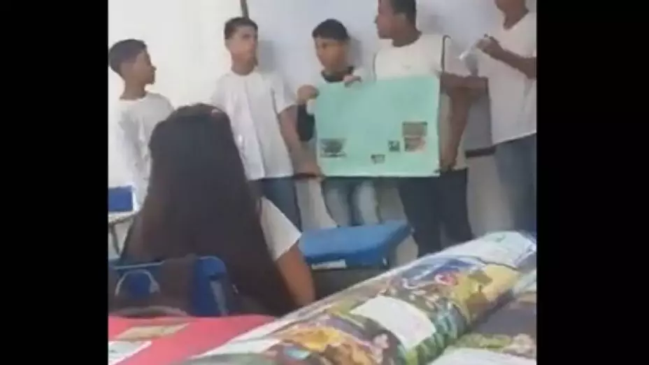Estudiante apuñala a su compañera por burlarse de su exposición.jpg