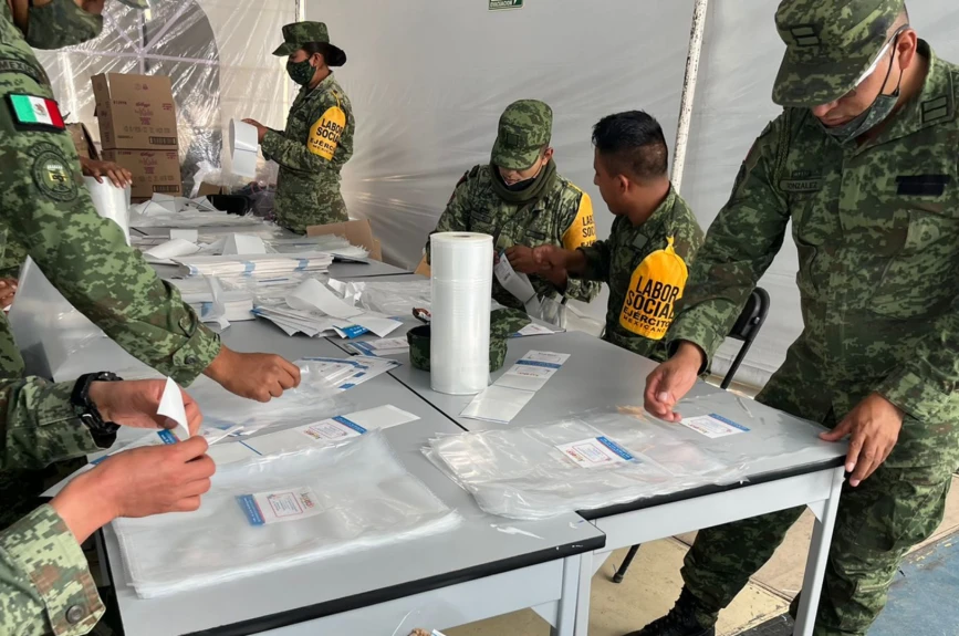 ¡La Secretaría de la Defensa Nacional nuevamente se une a las filas del Juguetón Azteca! ¡Unos verdaderos héroes!