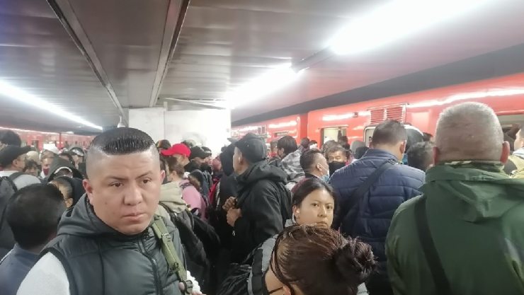 Se registran aglomeraciones en la Línea 9 del Metro CDMX