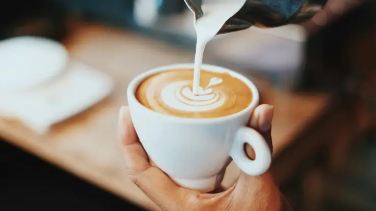 ¿Tomar café ayuda a quitar el calor? Estos son los mitos y verdades sobre esta deliciosa bebida